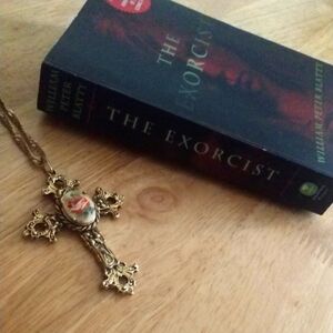 🥀Vintage Sarah Coventry Cross necklace
